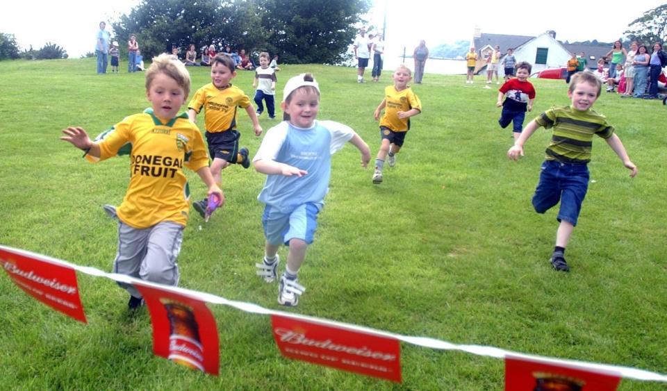 Derry youngsters enjoying summer in August 2003 (Photo: Derry Journal Archive)