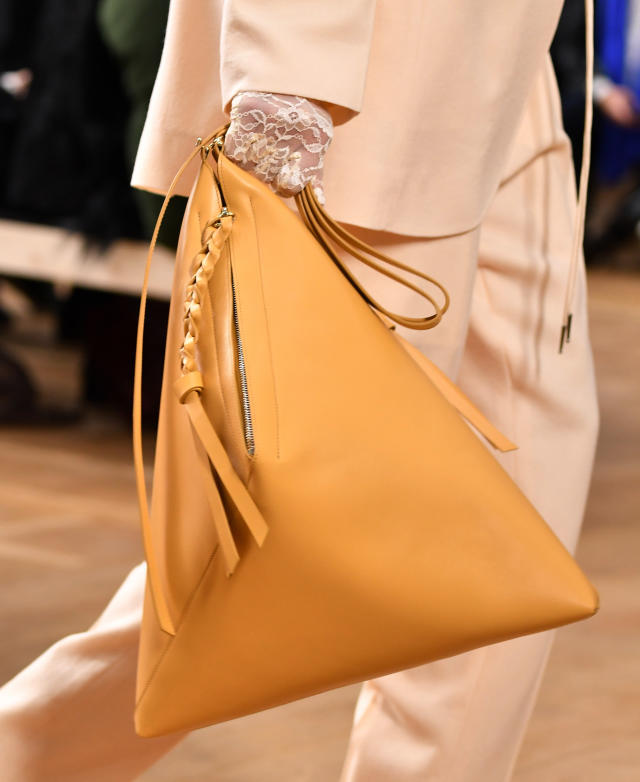 The 6 Most Popular Handbags During Fashion Week