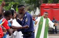 Riot policemen attempt to block a Catholic priest and demonstrators during a protest against President Joseph Kabila, organized by the Catholic church in Kinshasa, Democratic Republic of Congo January 21, 2018. REUTERS/Kenny Katombe