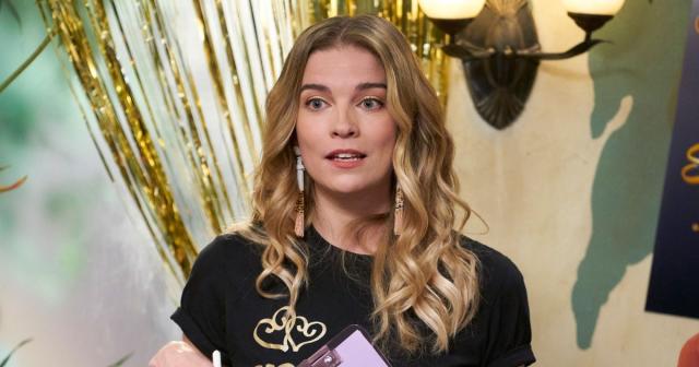 Annie Murphy Was Diagnosed With Depression After 'Schitt's Creek' Ended
