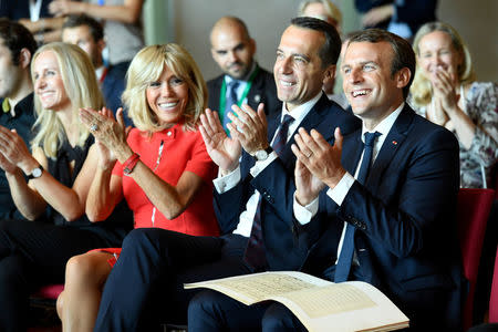 (R-L) French President Emmanuel Macron, Austrian Chancellor Christian Kern applaud with their wives Brigitte Macron and Eveline Steinberger-Kern during a piano masterclass by French pianist Dominique Merlet at the Mozarteum university in Salzburg, Austria, August 23, 2017. REUTERS/Bertrand Guay