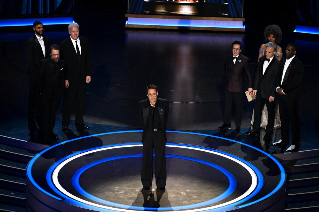 US actor Robert Downey Jr. (C) accepts the award for Best Actor in a Supporting Role for 