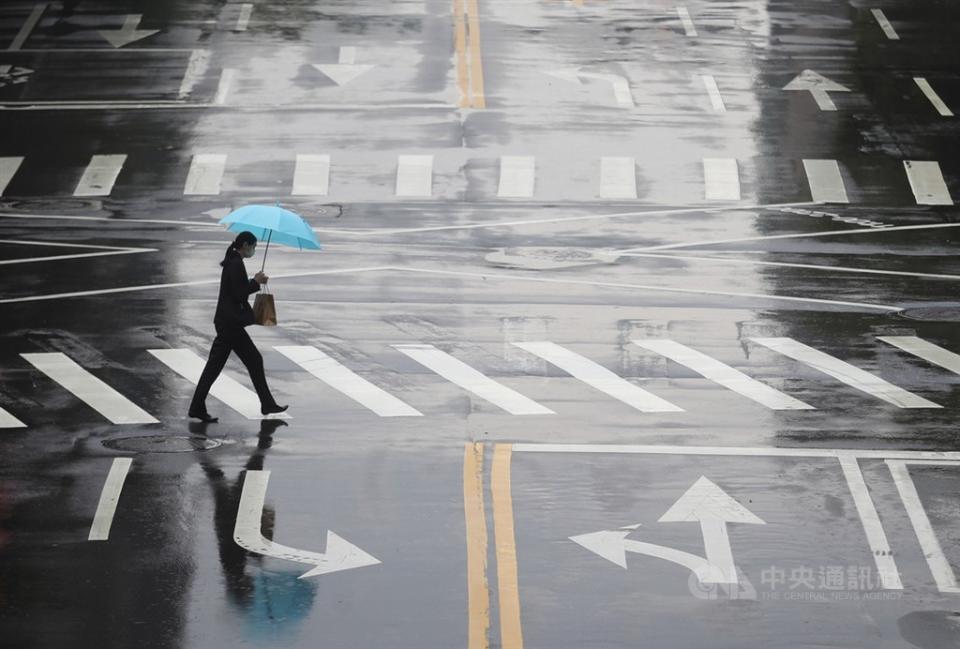 未來一周天氣穩定，但需留意午後雷陣雨，尤其各地山區及大台北地區有局部較大雨勢發生，各地溫度則落在攝氏31度到35度之間。（中央社檔案照片）