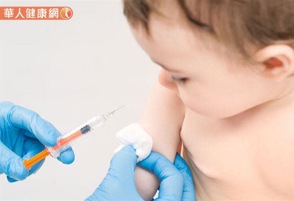 小兒科陳思穎醫師也呼籲，在尚無兒童可施打的新冠肺炎疫苗之際，家長可帶全家大小先接種流感疫苗，有效降低染疫的感染率、住院率。
