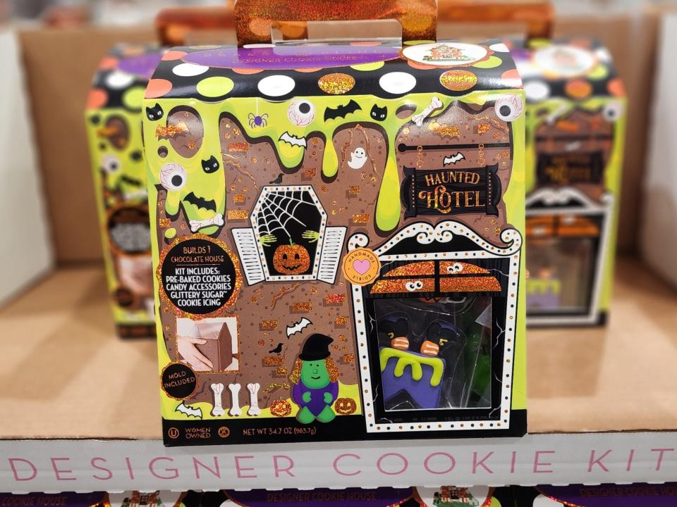 Bakery Bling haunted house cookie kit