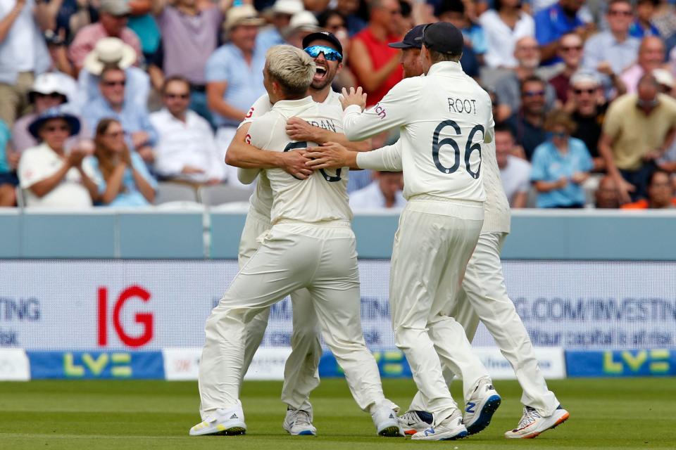 England's Sam Curran (L) celebrates with teammates after taking the wicket of India's captain Virat Kohli (R) during play on the fourth day of the second cricket Test match  between England and India at Lord's cricket ground in London on August 15, 2021. (Photo by IAN KINGTON/AFP via Getty Images)