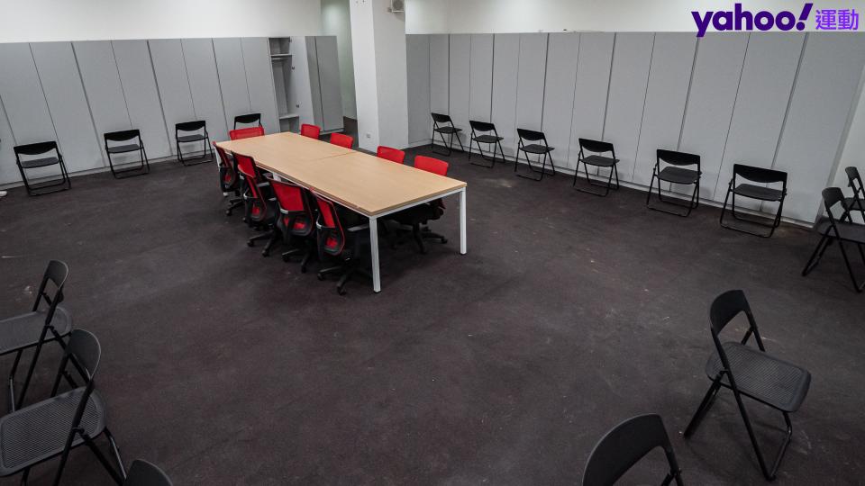 新竹棒球場客隊的室內休息室。(呂權紘／攝）（20220720)