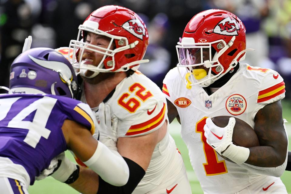 MINNEAPOLIS, MINNESOTA - OCTOBER 08: Joe Thuney #62 of the Kansas City Chiefs blocks while Jerick McKinnon #1 of the Kansas City Chiefs runs the ball during the second quarter against the Minnesota Vikings at U.S. Bank Stadium. (Photo by Stephen Maturen/Getty Images)