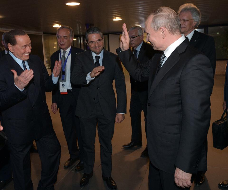 Vladimir Putin y Silvio Berlusconi han retomado una relación de largo recorrido. (Foto: ALEXEY DRUZHININ/AFP via Getty Images)