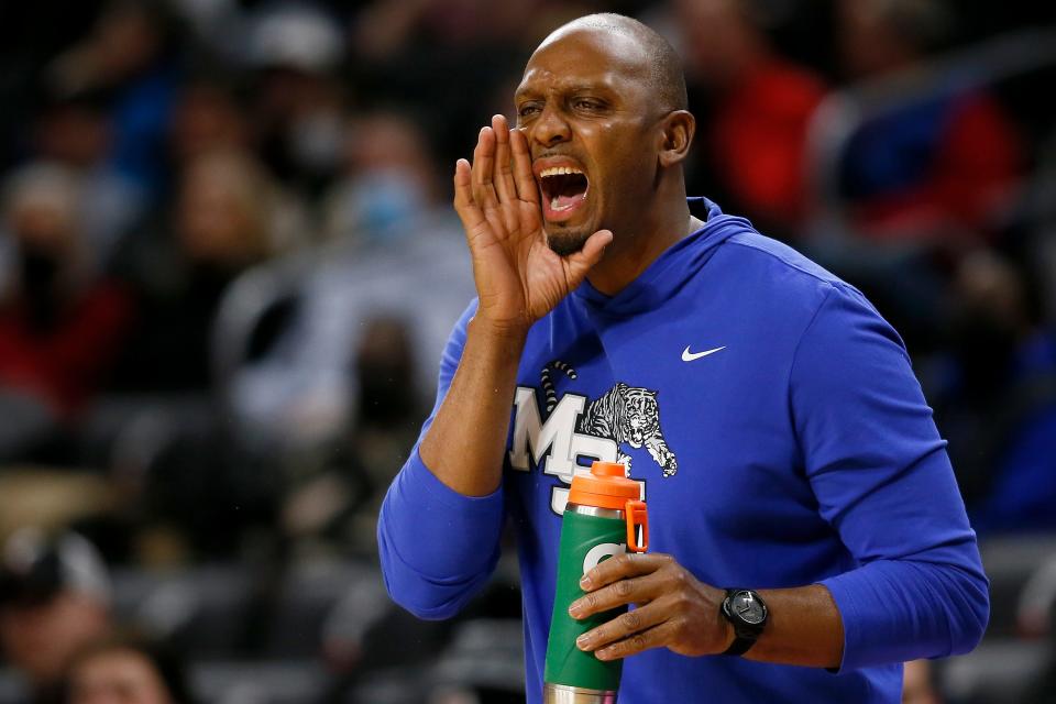 Memphis Tigers head coach Penny Hardaway shouts to his offense in the first half of the NCAA American Athletic Conference basketball game between the Cincinnati Bearcats and the Memphis Tigers at Fifth Third Arena in Cincinnati on Tuesday, Feb. 15, 2022. 