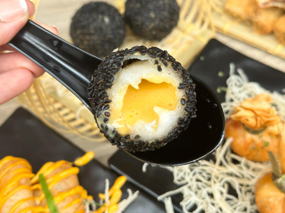 bei ing dimsum club - custard-lava sesame ball