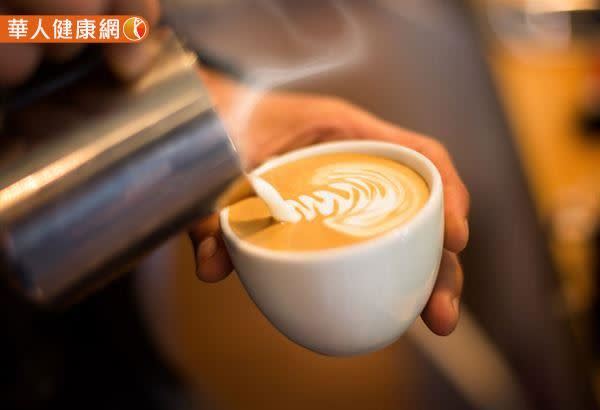 早上喝咖啡攝取咖啡因提神不是很有效，因為會讓激素皮質醇含量升高。