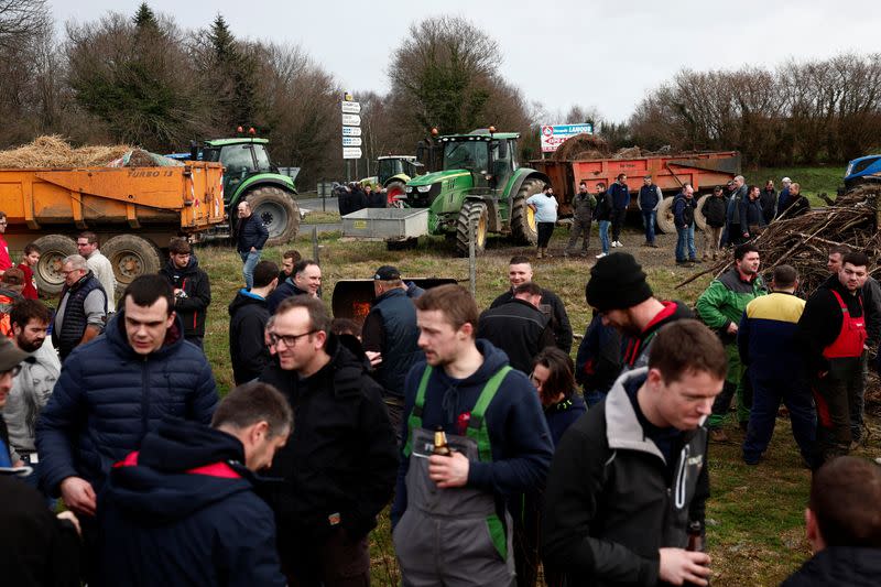 Nationwide farmer protests continue in France