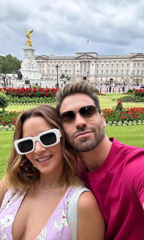 Carmen Villalobos, la protagonista de Café con aroma de mujer, ,junto a su novio en Londres