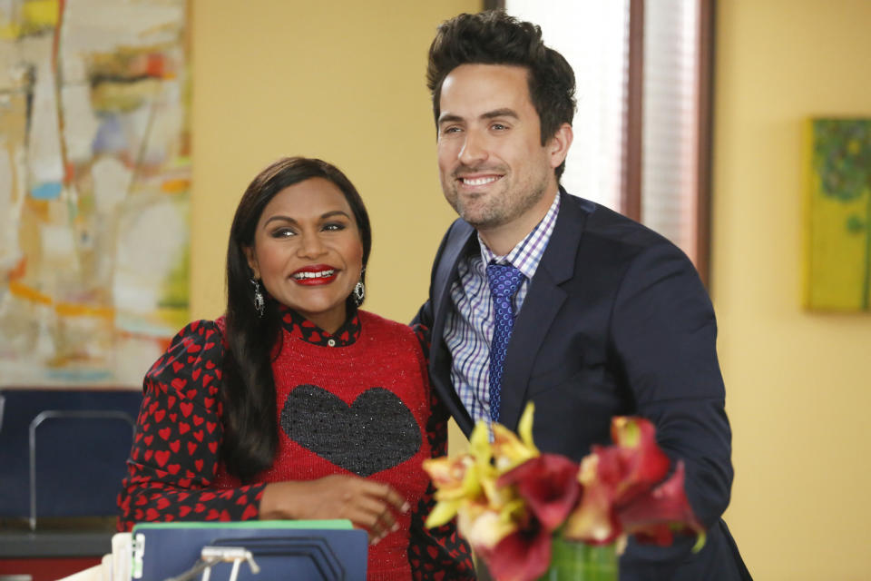 Mindy Kaling as Mindy Lahiri and Ed Weeks as Jeremy in <em>The Mindy Project </em>(Photo: Hulu)