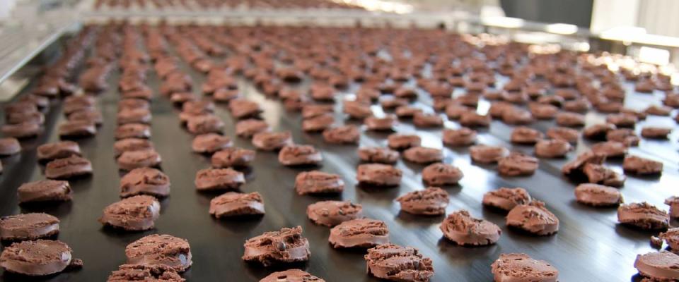 Production line of baking chocolate cookies