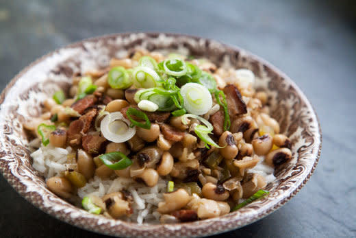 <strong>Get the <a href="http://www.simplyrecipes.com/recipes/hoppin_john/">Hoppin’ John recipe</a> by Simply Recipes</strong>
