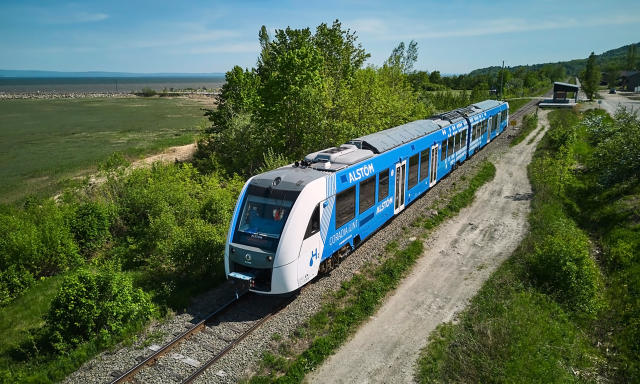 North America s first hydrogen powered train debuts in Canada