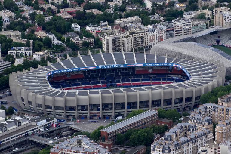 El Parque de los Príncipes, en París, donde este miércoles jugarán PSG y Barcelona por los cuartos de final de la Champions League