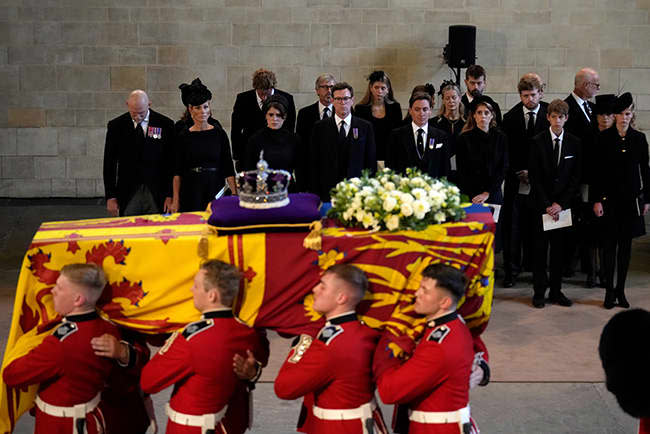 royal-family-look-coffin