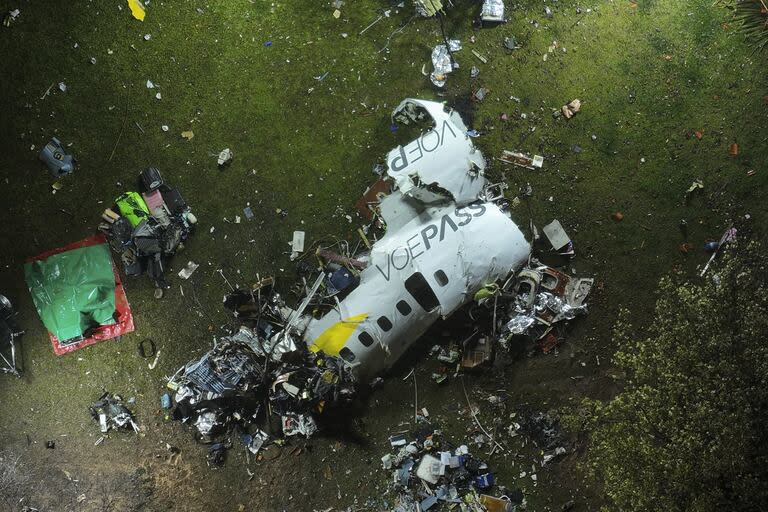 Los restos del avión estrellado en San Pablo