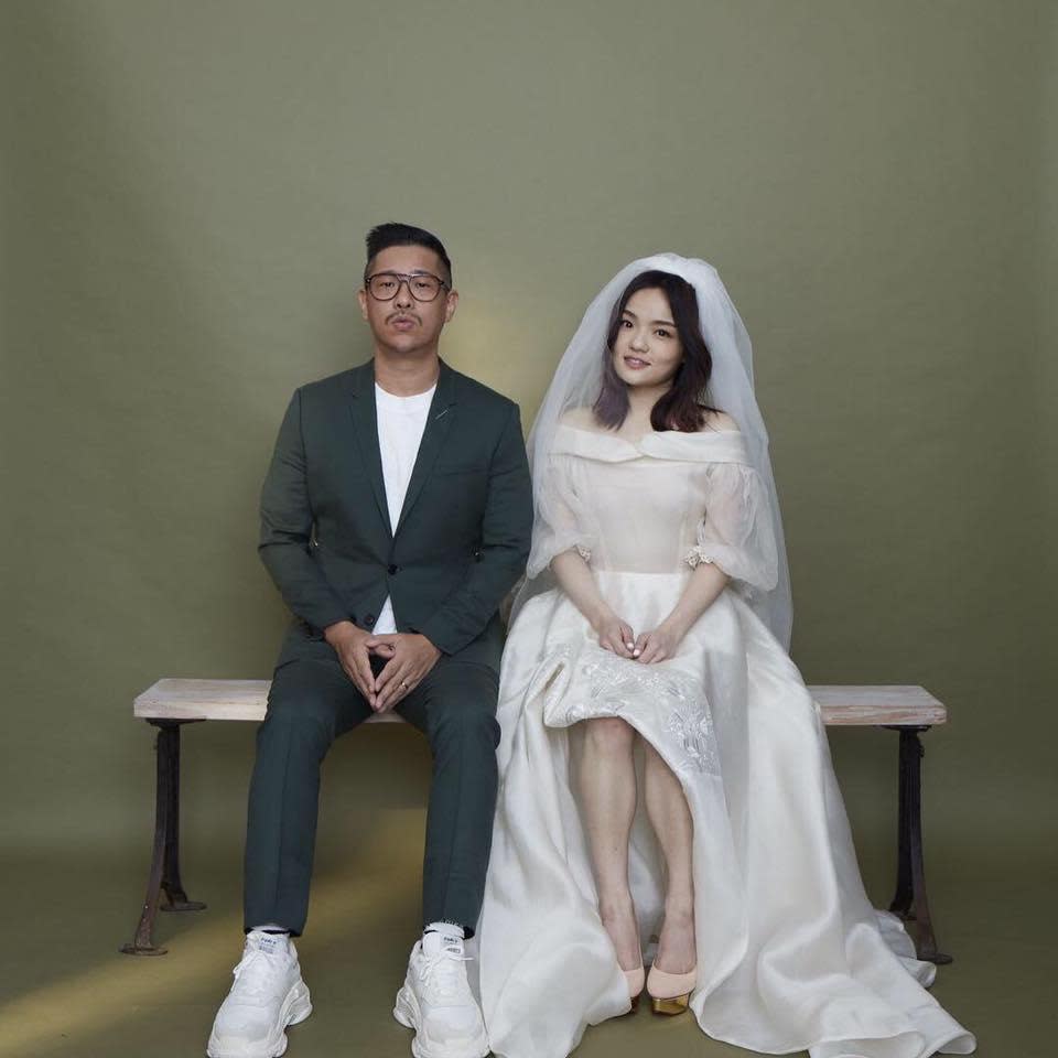 除了曝光自己年幼時的婚紗照全家福，徐家瑩也在臉書上公開多張自己與比爾賈的婚紗照。（圖取自徐佳瑩臉書）