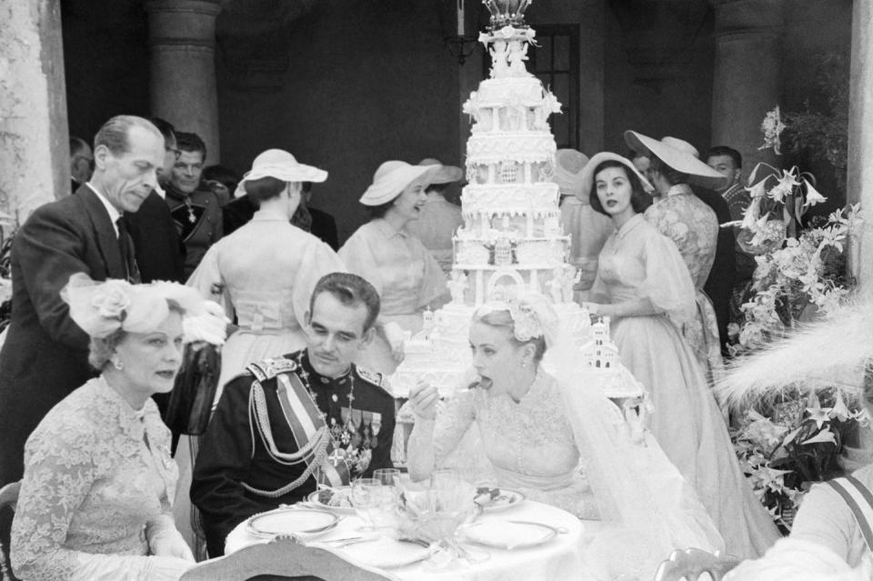 prince rainier and grace kelly eating at wedding reception