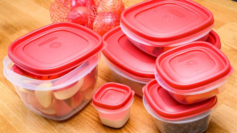 Rubbermaid Easy Find Lids Food Storage Containers helps solve the problem of missing lids in your cabinets.