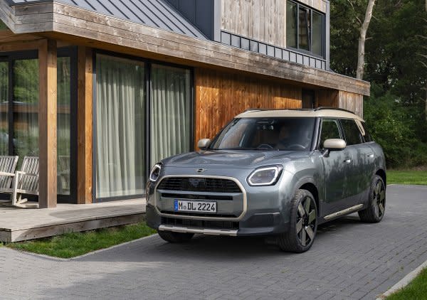 Mini 推出經濟實惠的Countryman C 全新入門車型，結合輕油電使其