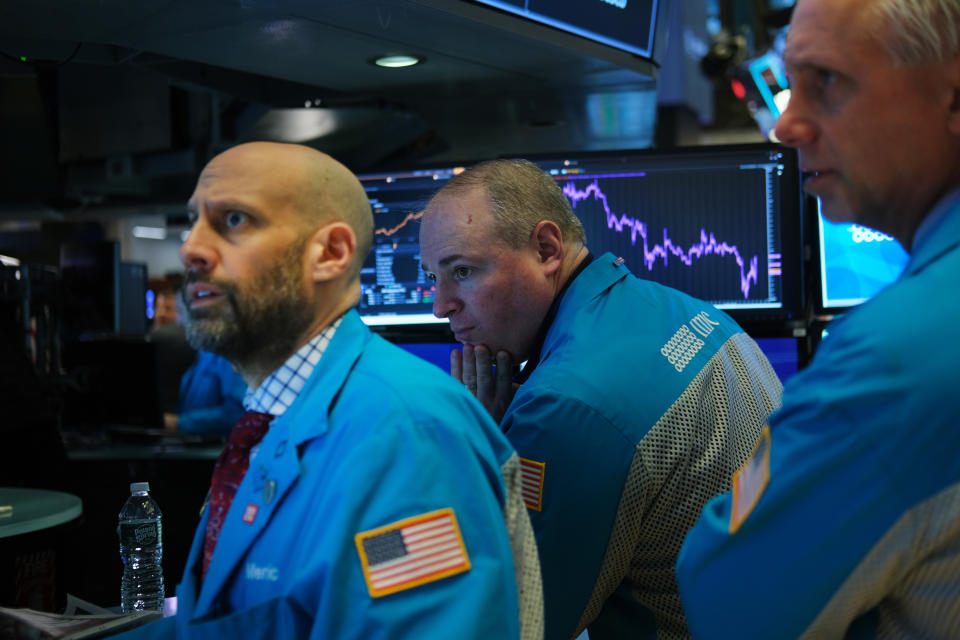 NEW YORK, NEW YORK - JANUARY 27: Traders work on the floor of the New York Stock Exchange (NYSE) on January 27, 2020 in New York City. U.S. stocks fell sharply in morning trading as fears over the spreading coronavirus continue to unsettle global markets. The Dow Jones Industrial Average fell over 400 points after the Opening Bell.  (Photo by Spencer Platt/Getty Images)