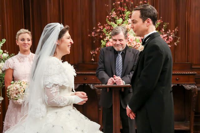 <p>Michael Yarish/CBS via Getty</p> Mayim Bialik and Jim Parsons in 'The Big Bang Theory' season 11 episode 'The Bow Tie Asymmetry.'