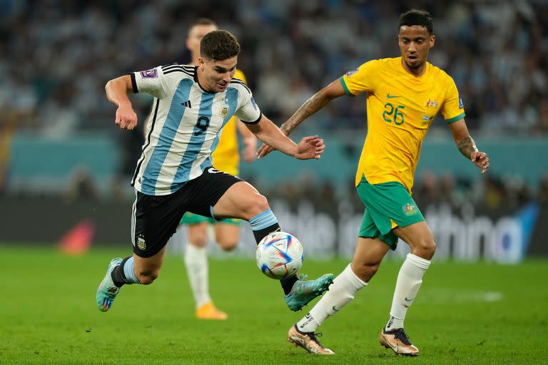 Julián Álvarez, que sería suplente este jueves, convirtió el segundo gol ante Australia en el Mundial