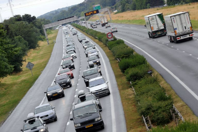 Debido al accidentado relieve de la región de Génova, encajada entre el mar y la montaña, la autopista está jalonada por largos túneles y viaductos