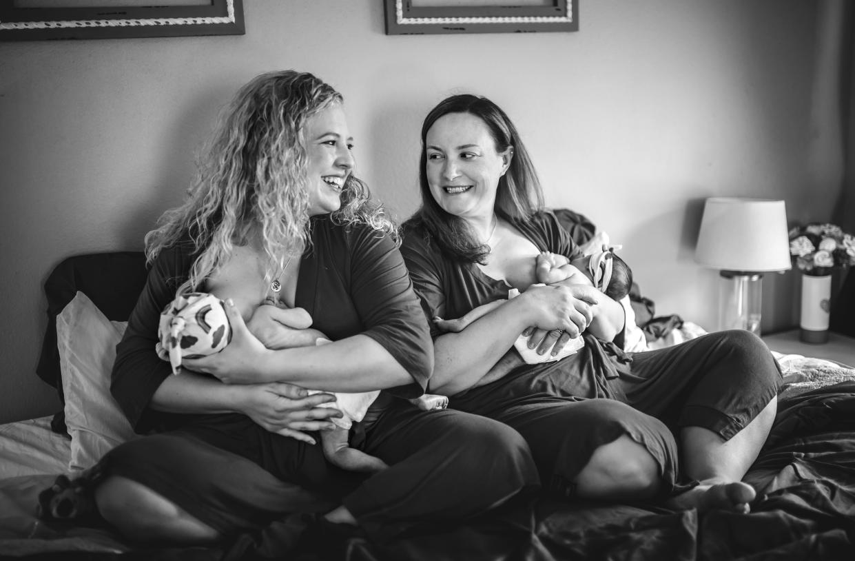 Images of Jaclyn and Kelly Pfeiffer breastfeeding their twins together are going viral [Photo: Benzel Photography/ Caters]