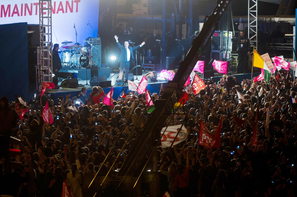 Hollande sur scène à la Bastille - BERTRAND LANGLOIS / AFP