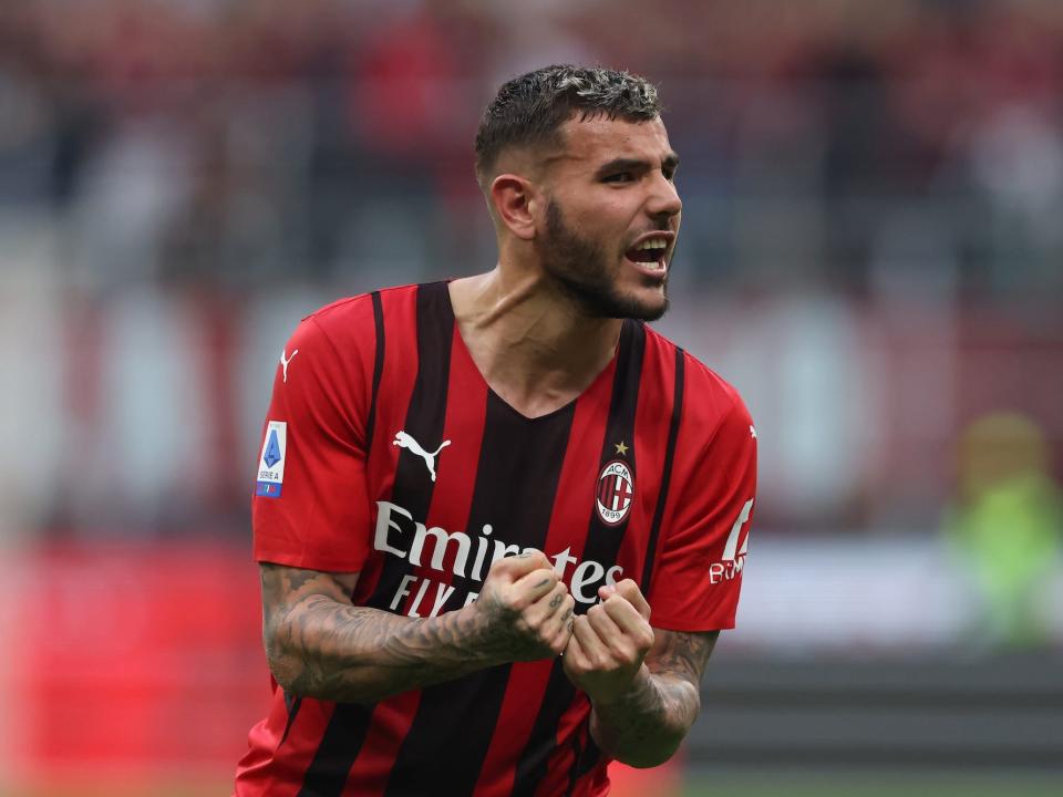 Theo Hernandez of AC Milan celebrates following the final whistle of the Serie A match between AC Milan and Atalanta BC at Stadio Giuseppe Meazza