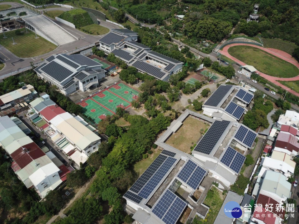 台中市校園太陽光電總設置容量約75百萬瓦，居全國第二。