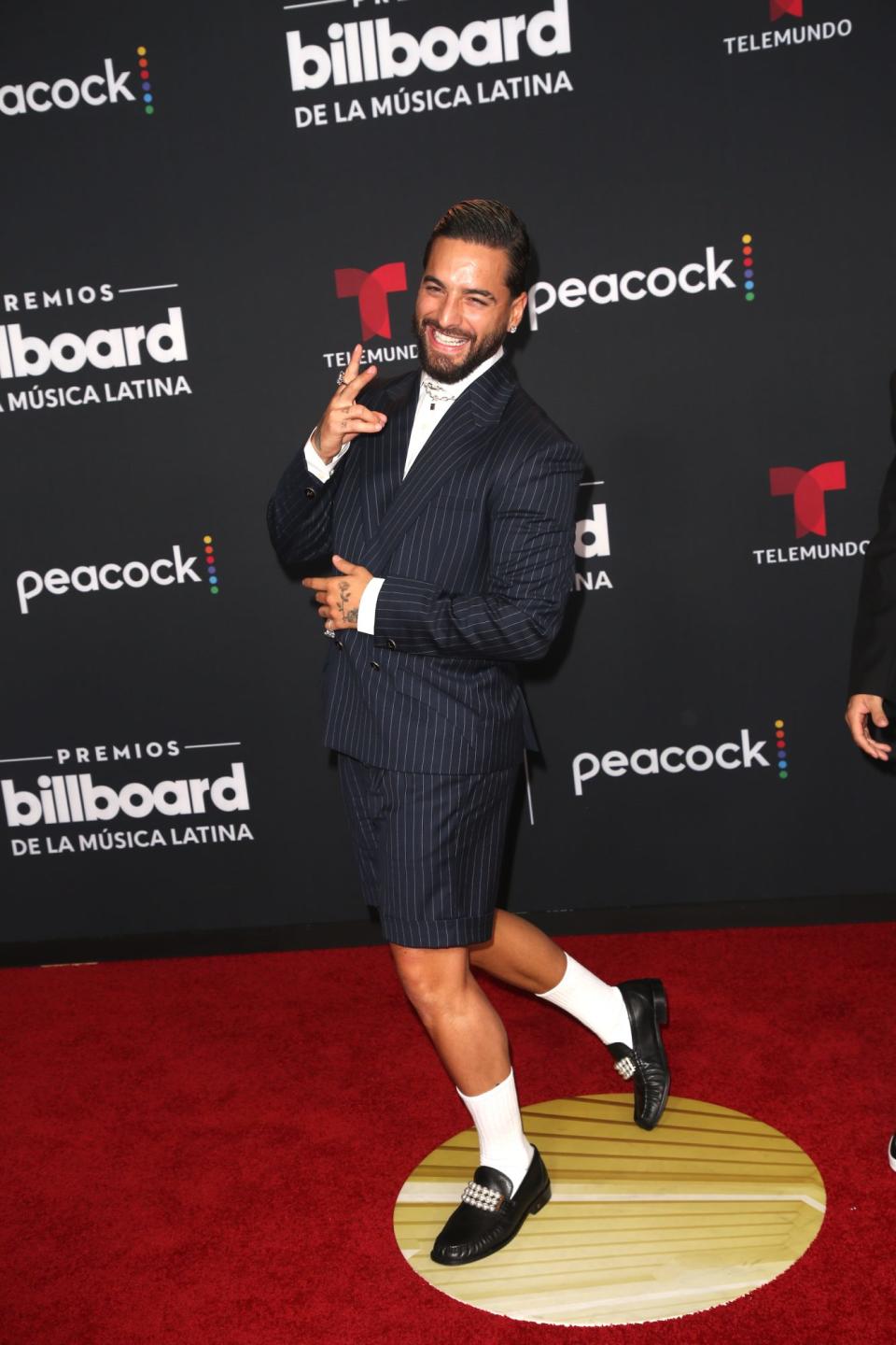 <p>El reggaetonero colombiano <strong>Maluma</strong> estrenó su nuevo éxito "Junio" con una coreografía muy tropical en el escario de los Premios Billboard de la Música Latina. </p>