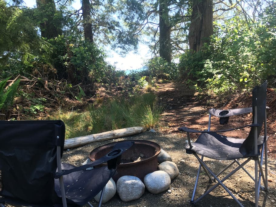 <p>But chances are, you’ll want to spend your time outside enjoying the view from your campfire. (Airbnb) </p>