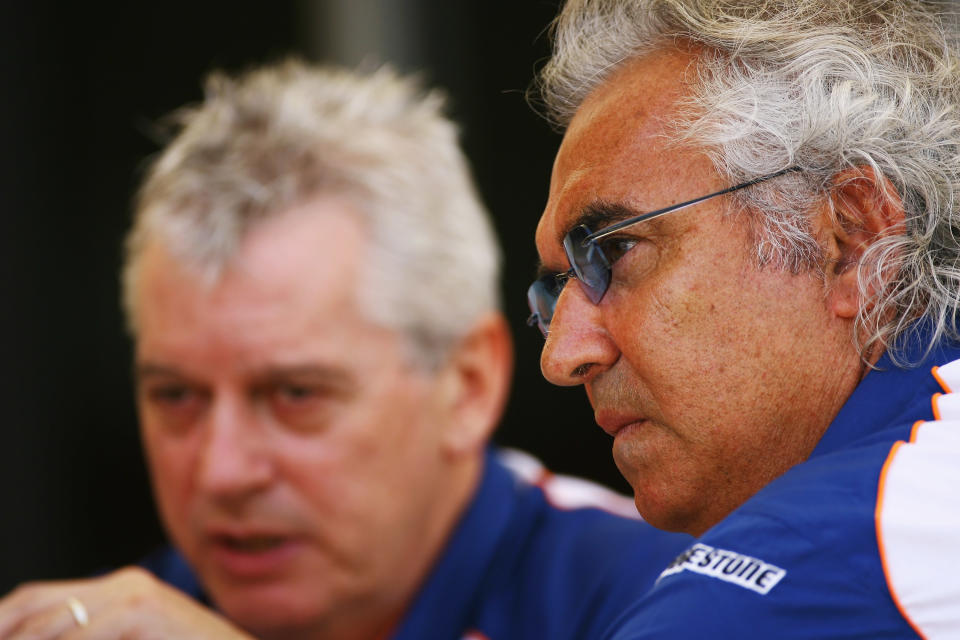 Flavio Briatore fue expulsado de por vida de la Fórmula 1 y Pat Symonds durante cinco años. (Foto: Paul Gilham / Getty Images).