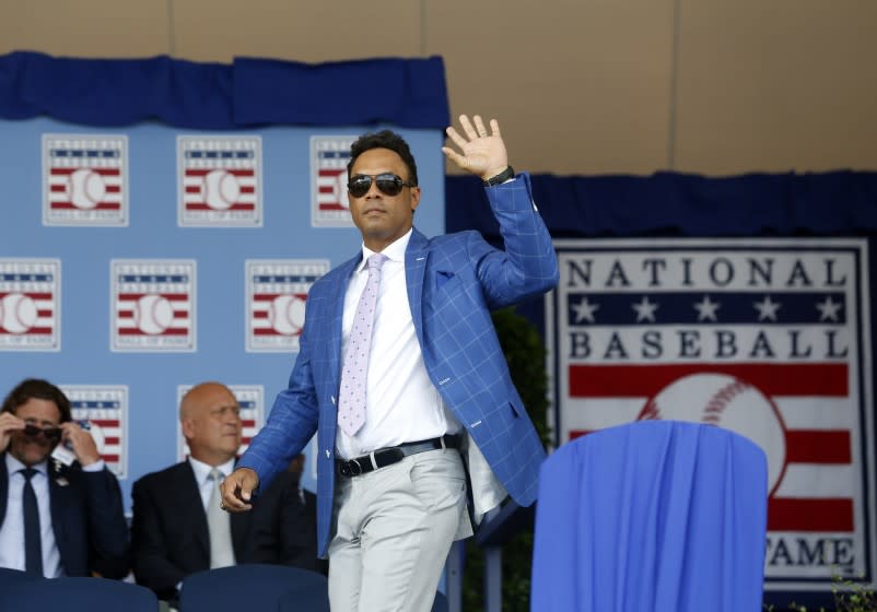 Hall of Famer Roberto Alomar waves as he arrives for an induction ceremony July 26, 2015, in Cooperstown, N.Y.