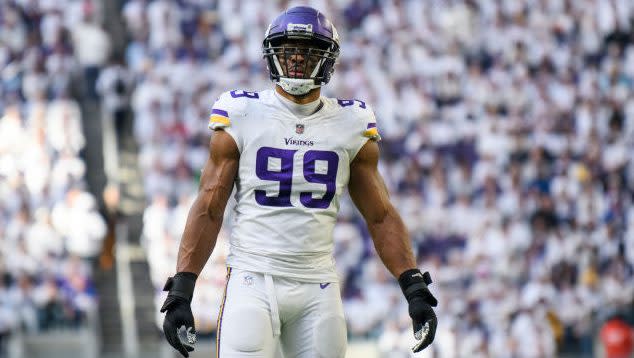 Report: Vikings' Hunter to hold out of mandatory minicamp