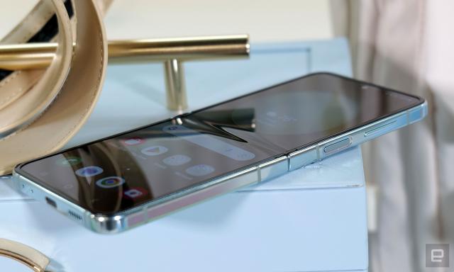 Samsung Galaxy Z Flip 5 hands-on: A larger external display holds