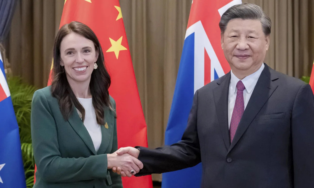 Jacinda Ardern évoque Taiwan avec Xi Jinping lors de la réunion de l’Apec