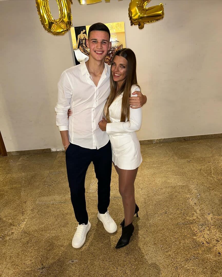 Valentín Carboni junto a su pareja, Maite Scalisi