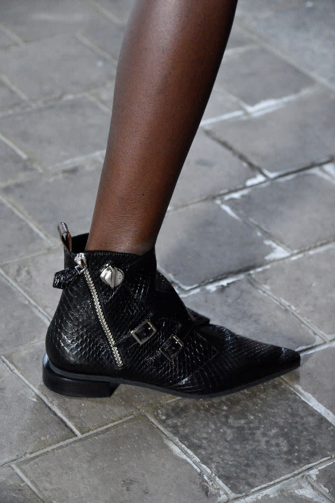 Modernos y clásicos a la vez, estos botines de Louis Vuitton serán furor. Foto: Peter White/Getty Images