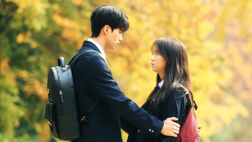 Kim So-hyun and Song Kang in Love Alarm