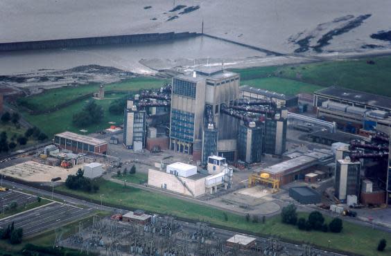 Berkeley nuclear power station in Gloucestershire, pictured in 1981, was decommissioned in 1989 (Wikimedia Commons)