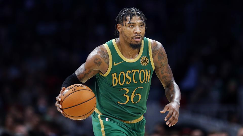 After taking a similar hit that caused him to tear his left oblique in April, Marcus Smart left Boston’s win against the Knicks early on Sunday.