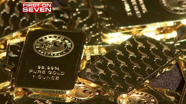 Seven News reveals counterfeit gold bars being sold at a Chinese factory.